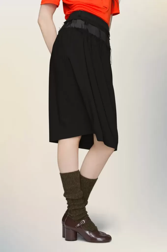 Anonymity of the lining skirt Anonymity of the lining skirt