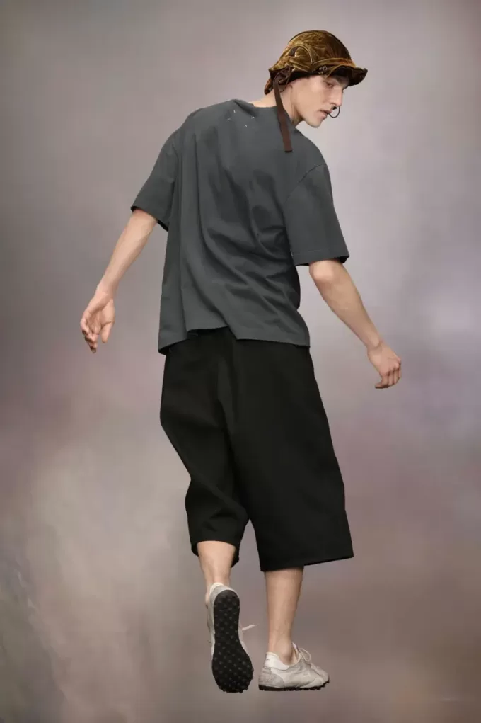 Embroidered logo T-shirt Embroidered logo T-shirt