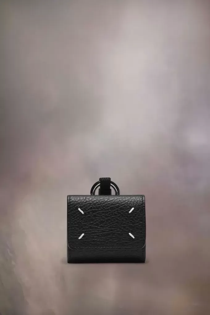 Four stitches AirPod case Four stitches AirPod case