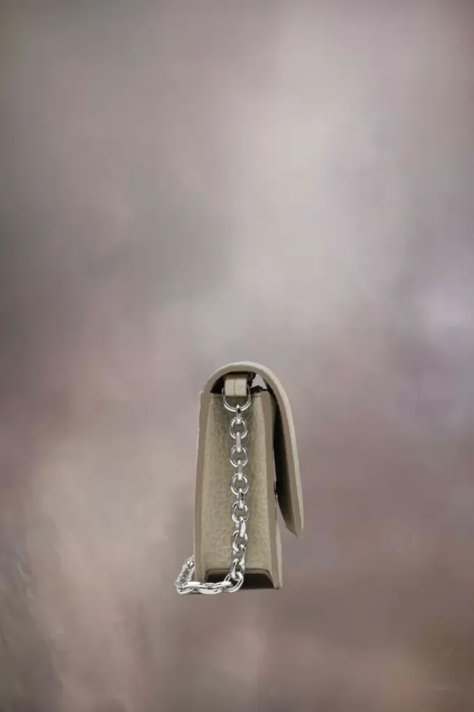 Four stitches chain wallet Four stitches chain wallet