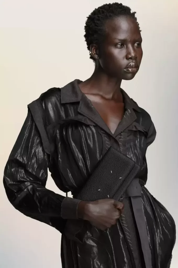 Four stitches chain wallet Four stitches chain wallet