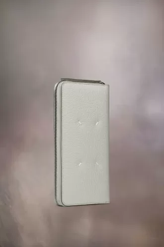 Four stitches zip-around wallet