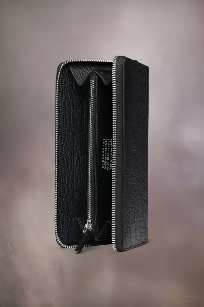 Four stitches zip-around wallet Four stitches zip-around wallet