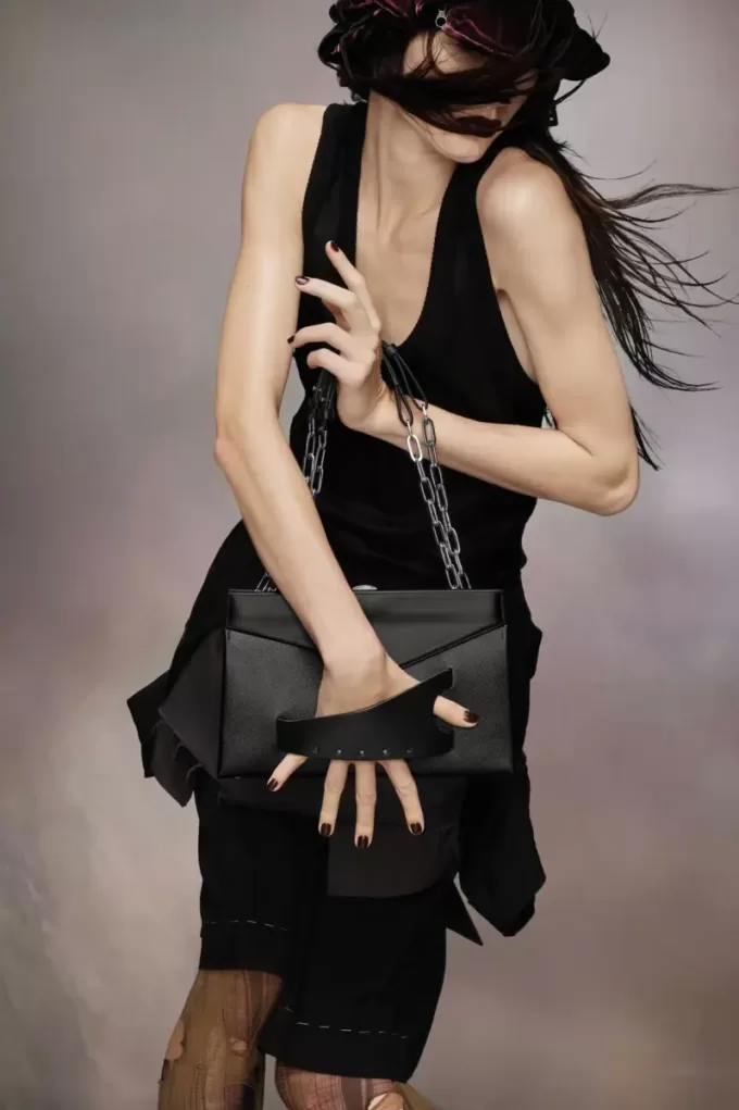 Snatched shoulder clutch bag medium