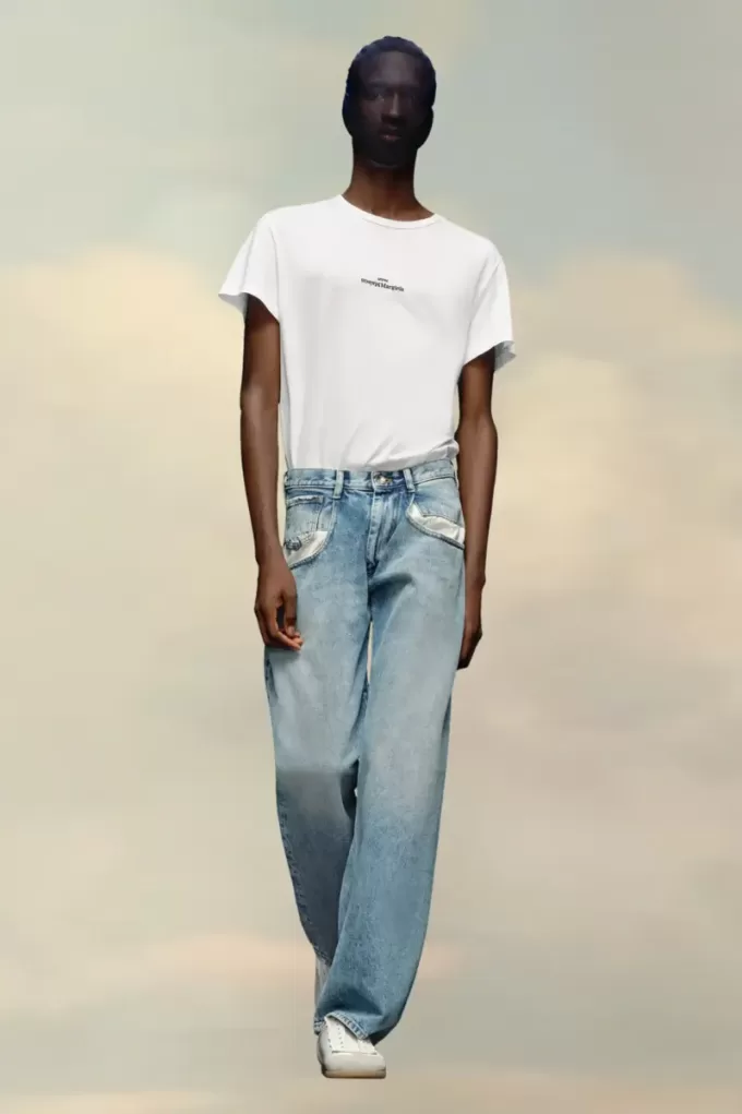 Straight jeans with contrasted pockets Straight jeans with contrasted pockets